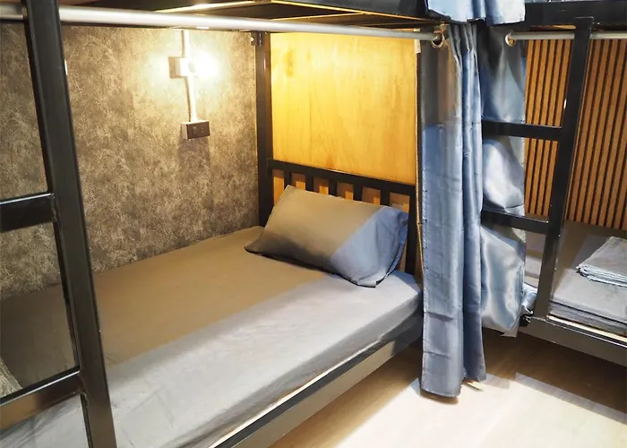 Bed Space Khaosan Hostal *