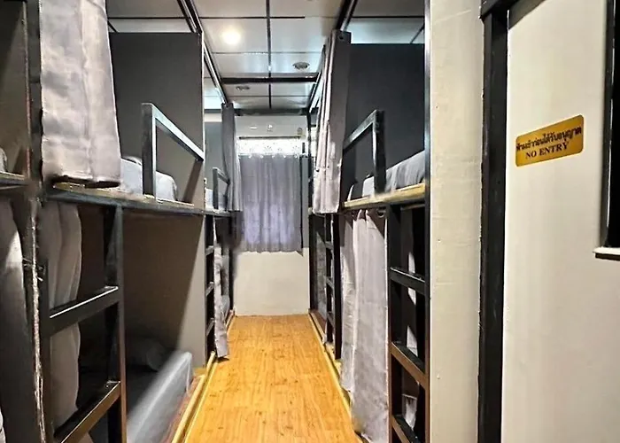 Bed Space Khaosan *