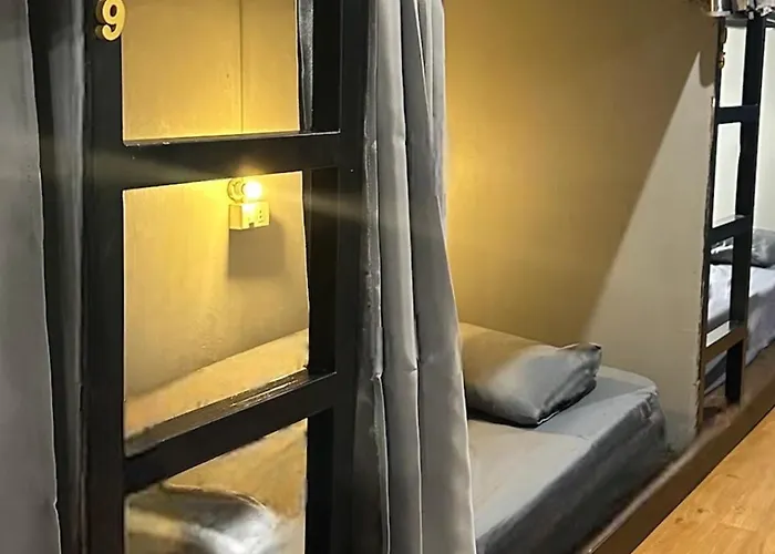 Bed Space Khaosan Hostal