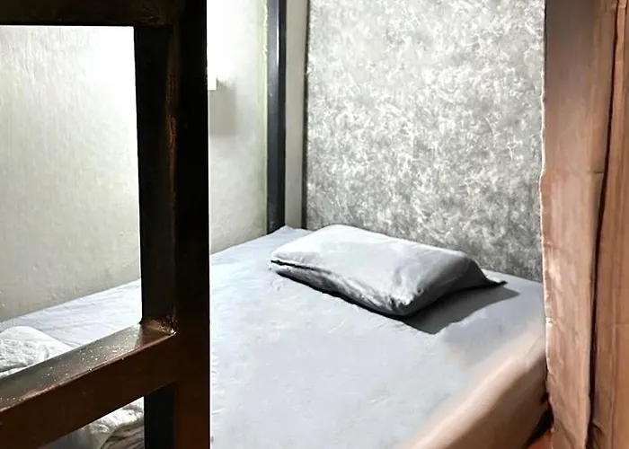 Bed Space Khaosan Hostal *